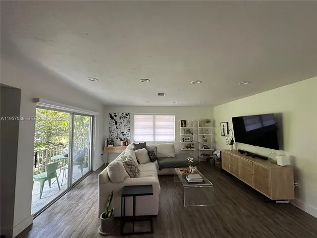 $2,700 | Kingston Square Condominiums, Miami, FL 33156