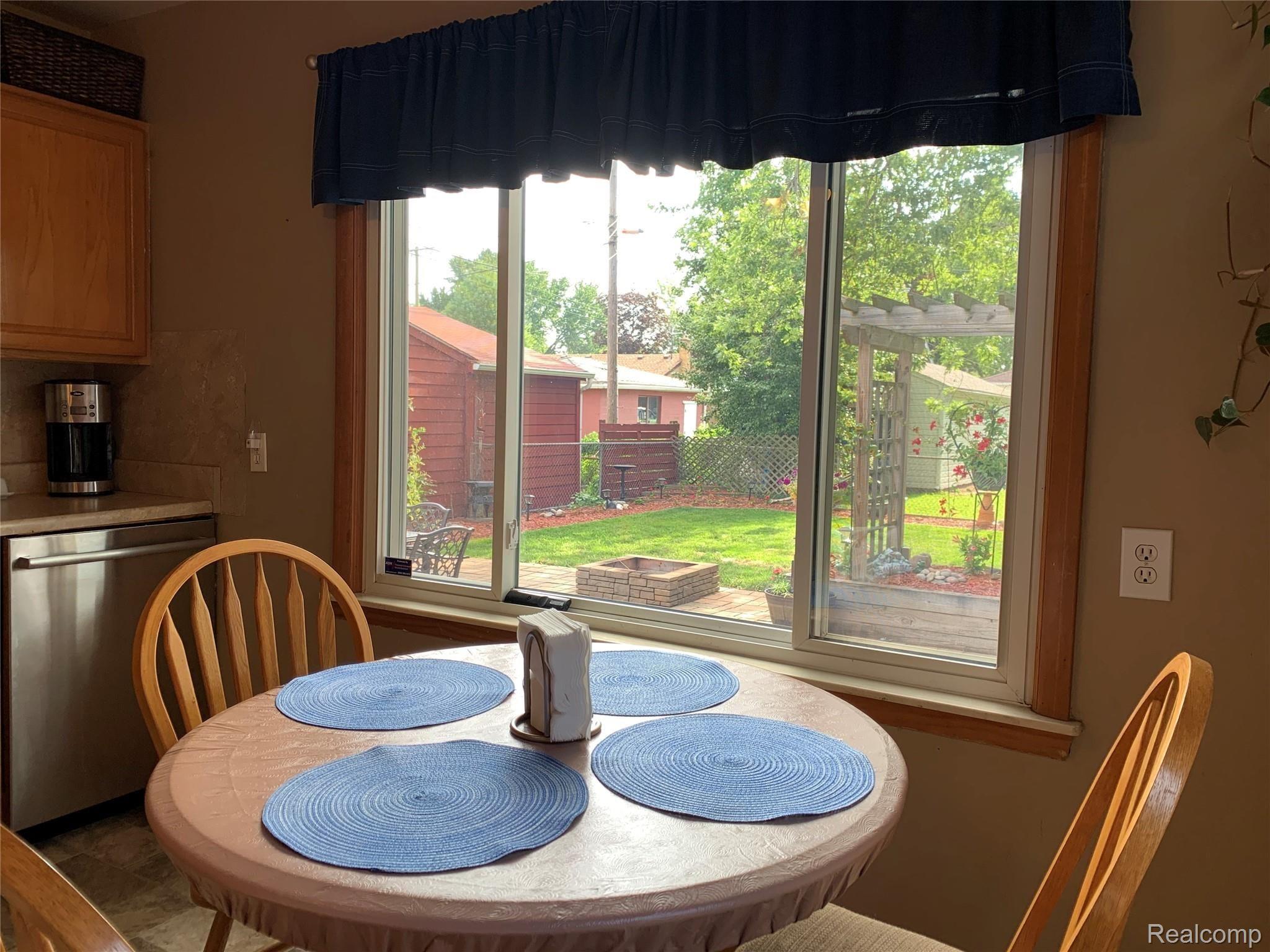 8025 Pelham Road Allen Park, MI 48101 - Photo 5 of 34 IMG_0031.JPG