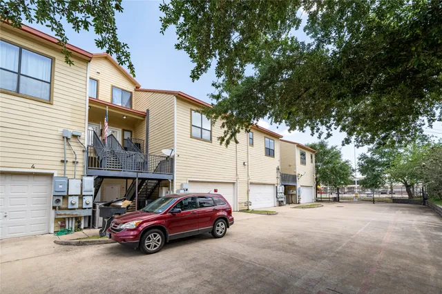 a car parked in front of a white house