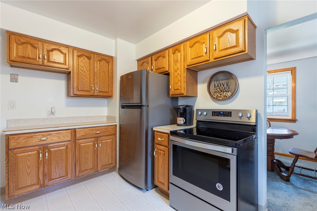 2806 Hearthstone Road Cleveland, OH 44134 - Photo 10 of 27 Gallery Image 10