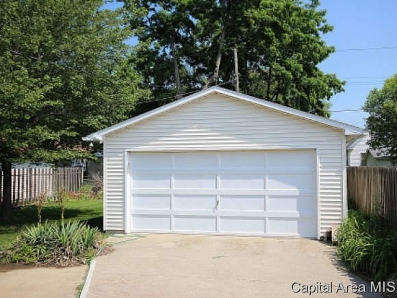 1337 East Black Avenue Springfield, IL 62702 - Photo 12 of 13