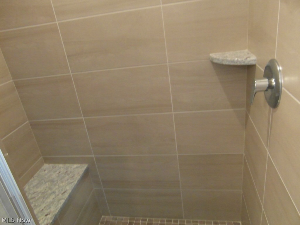 26802 Rue Street Cleveland, OH 44128 - Photo 15 of 35