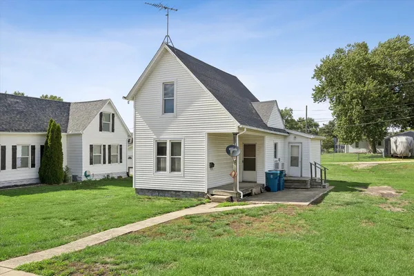 $112,000 | 712 10th Street, De Witt, IA 52742