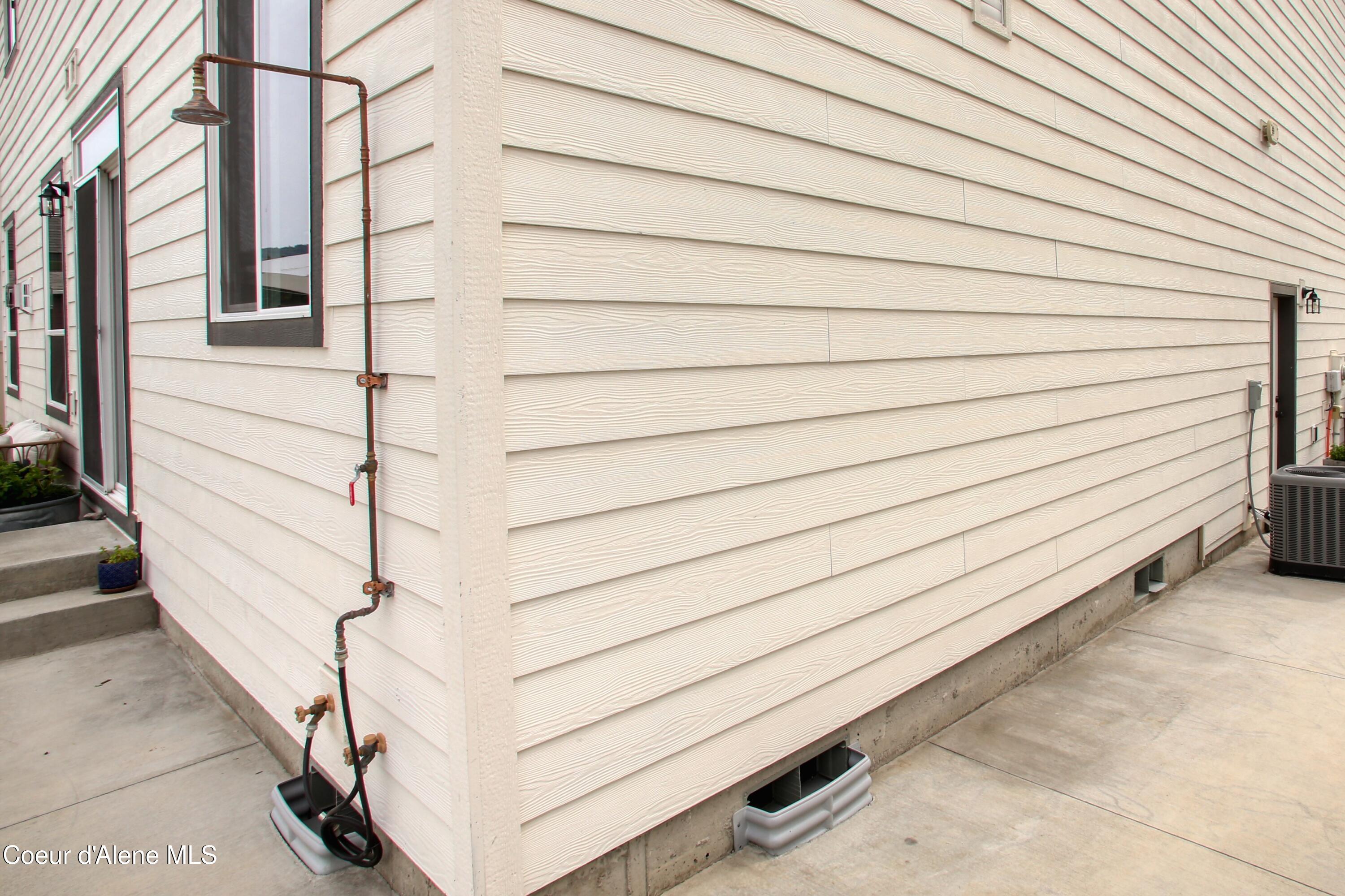 6489 West Astoria Loop Rathdrum, ID 83858 - Photo 43 of 43 outside shower