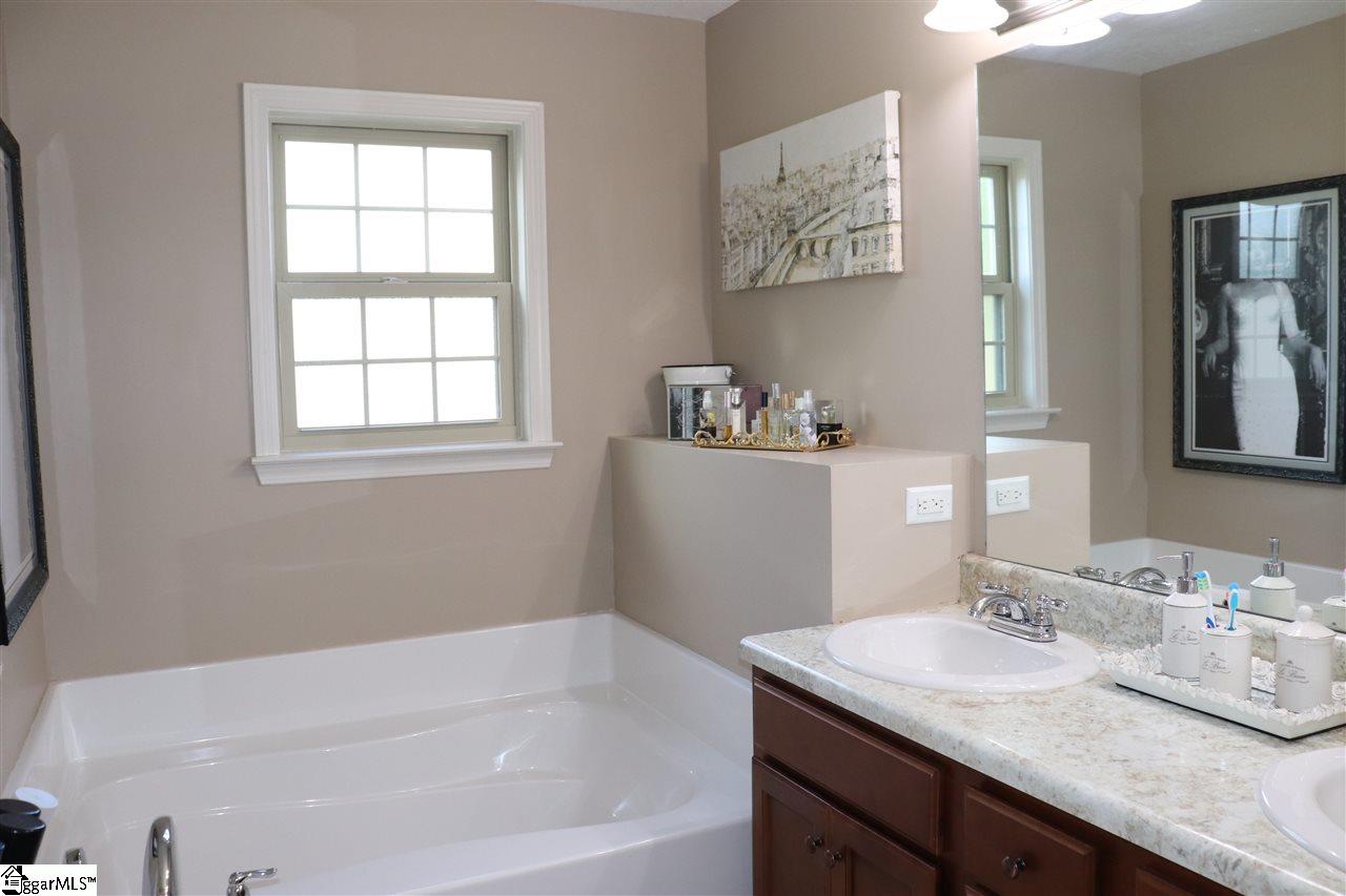 1022 St Charles Way Anderson, SC 29621 - Photo 12 of 23 Gallery Image 12