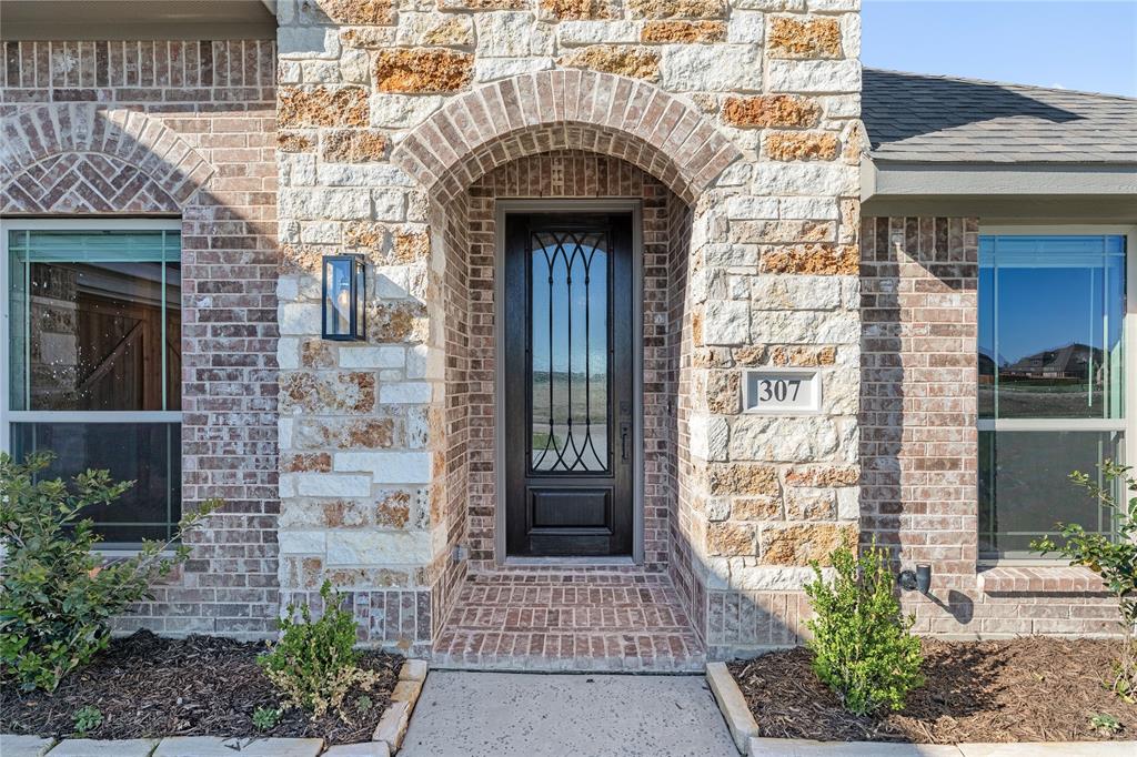 307 Spring Circle Red Oak, TX 75154 - Photo 4 of 34