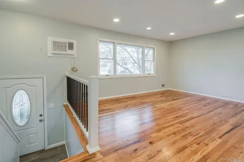 $769,000 | 29 Ripley Drive, Northport, NY 11768