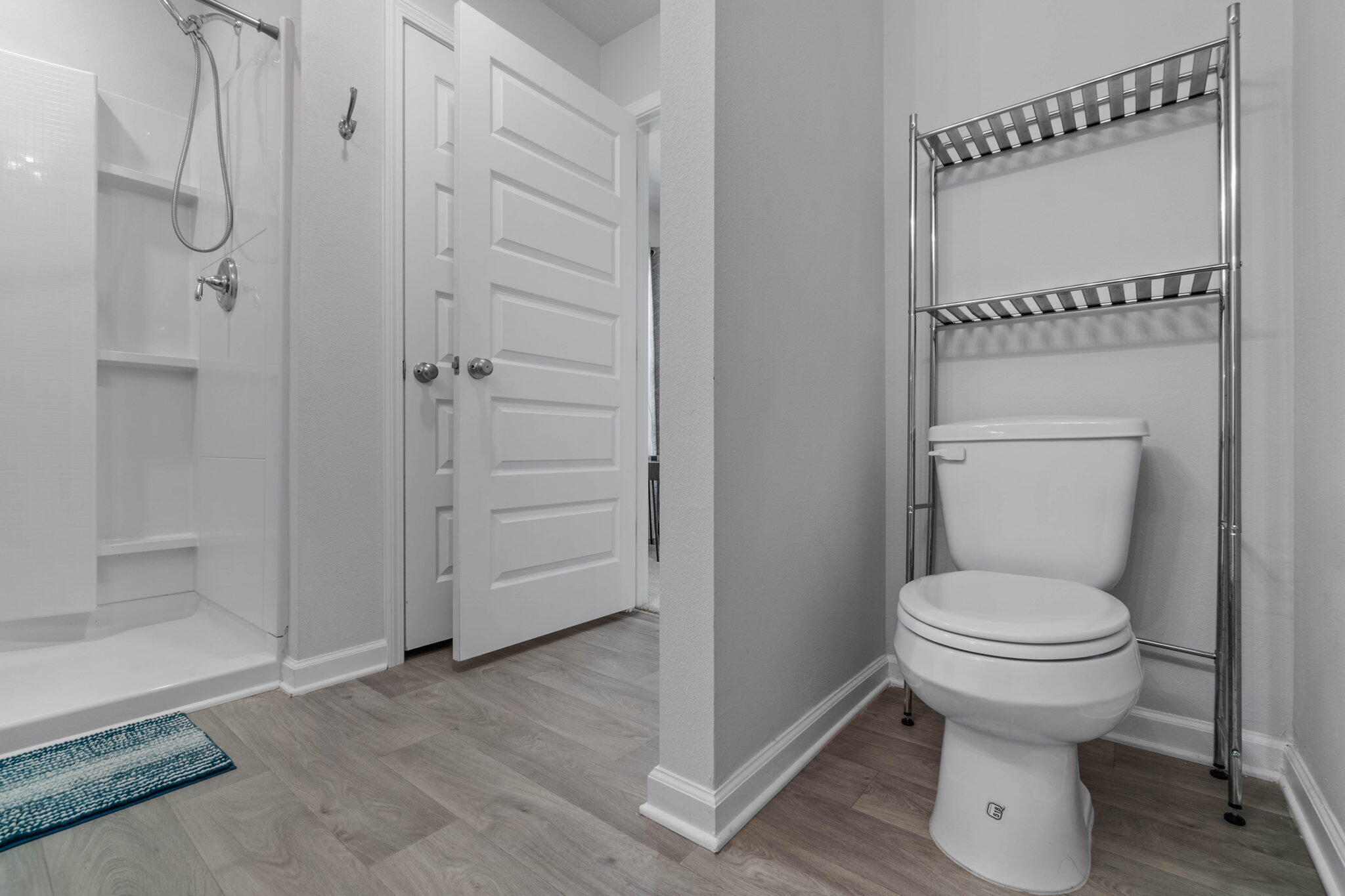 82 American Court Santa Rosa Beach, FL 32459 - Photo 26 of 47 a bathroom with a toilet and a sink