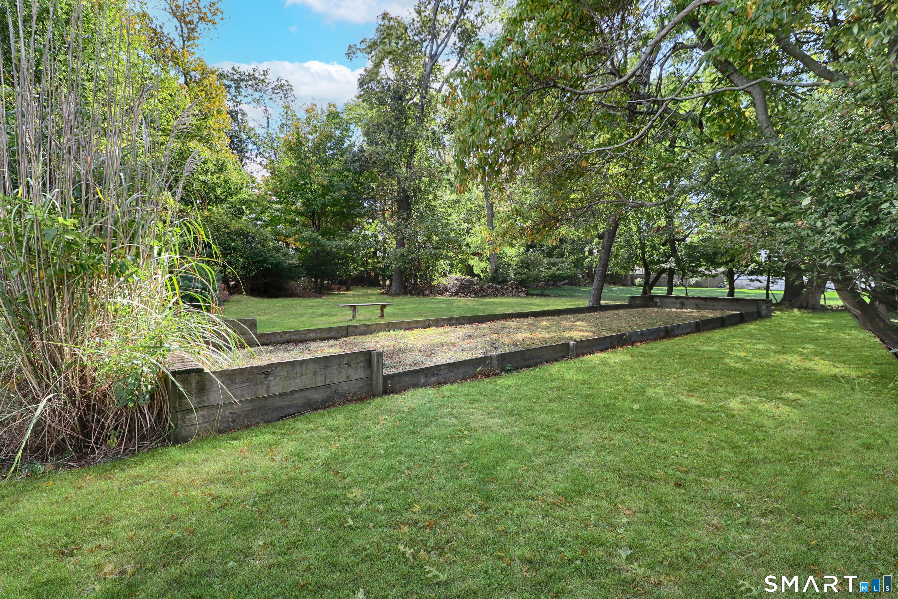 372 Rowland Road Fairfield, CT 06824 - Photo 12 of 37