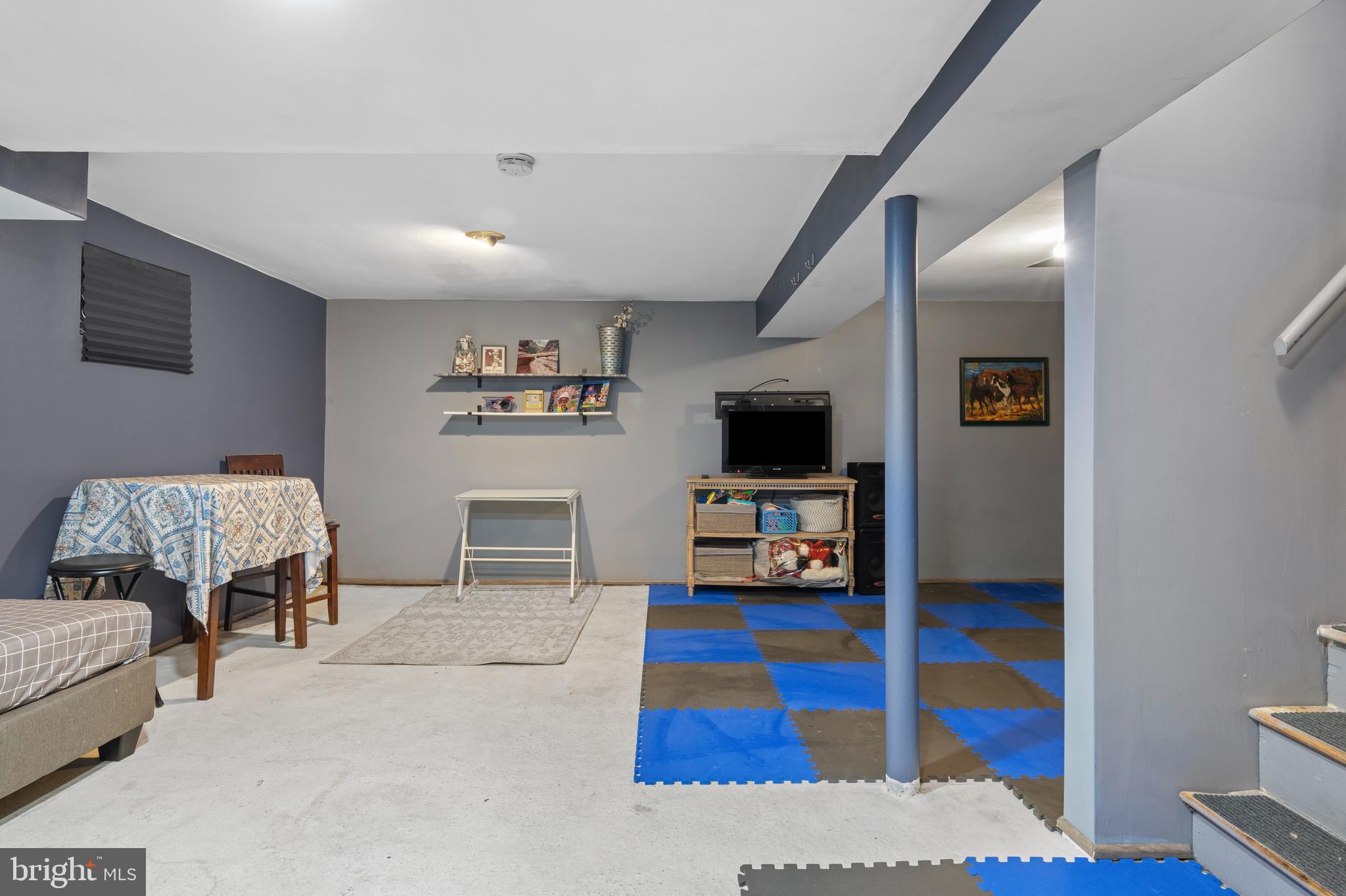 957 Kingsman Road Upper Chichester, PA 19061 - Photo 14 of 17