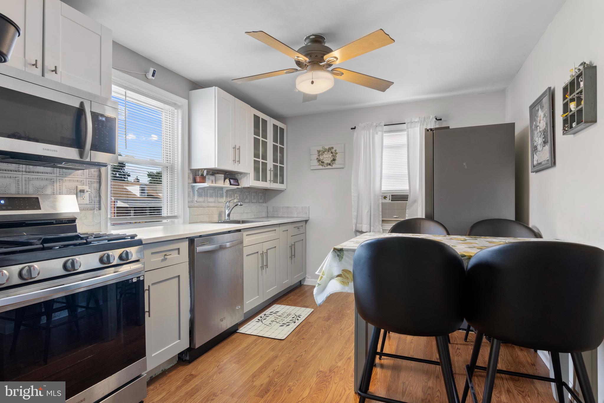 957 Kingsman Road Upper Chichester, PA 19061 - Photo 4 of 17 Eat in Kitchen