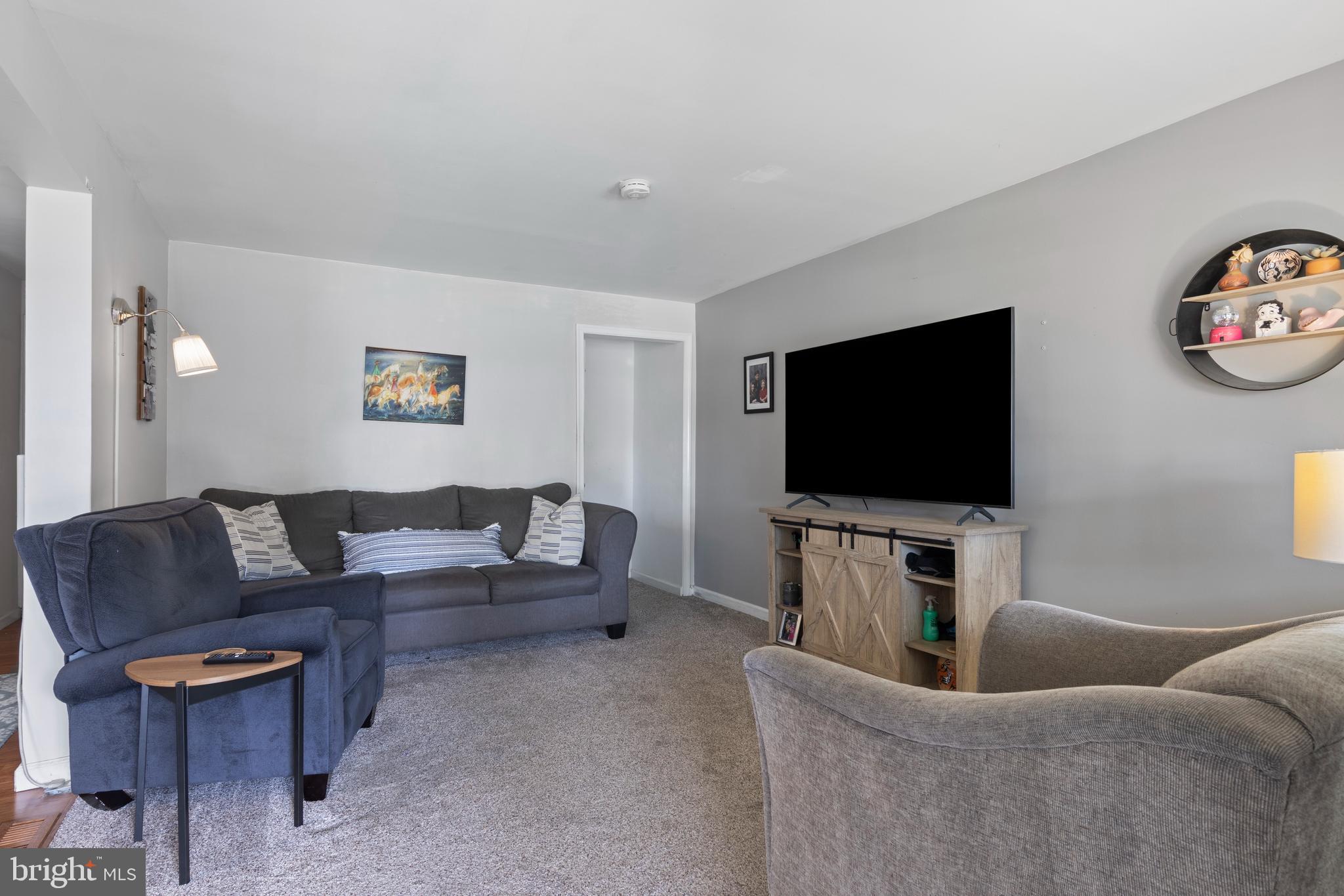 957 Kingsman Road Upper Chichester, PA 19061 - Photo 8 of 17