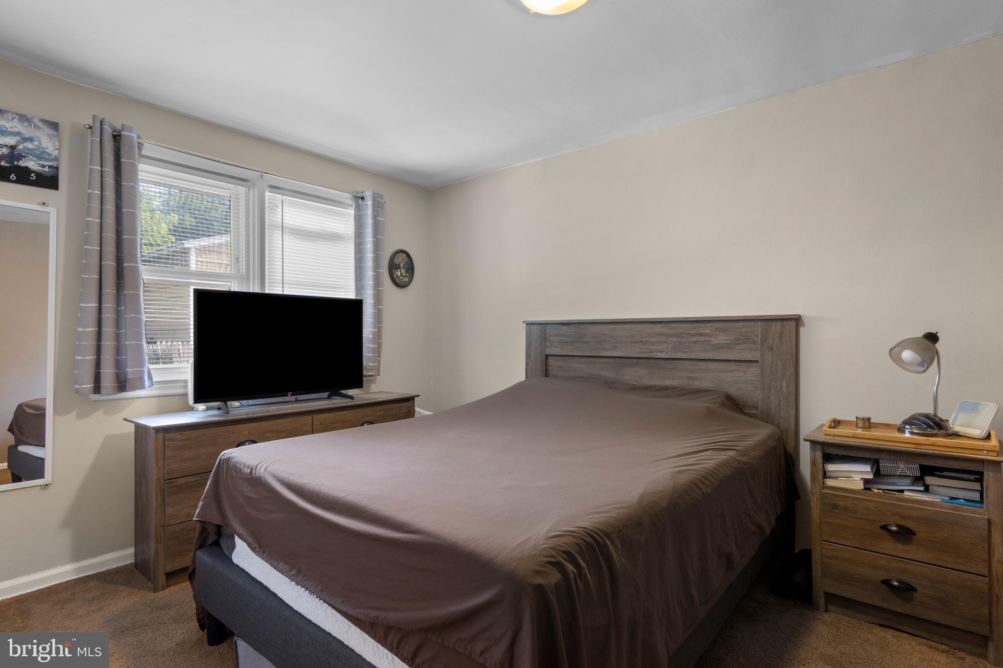 957 Kingsman Road Upper Chichester, PA 19061 - Photo 9 of 17 Main bedroom