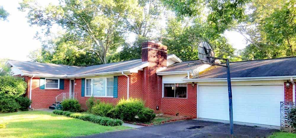 4913 Mandalay Road Northwest Knoxville, TN 37921 - Photo 1 of 12 IMG_1405