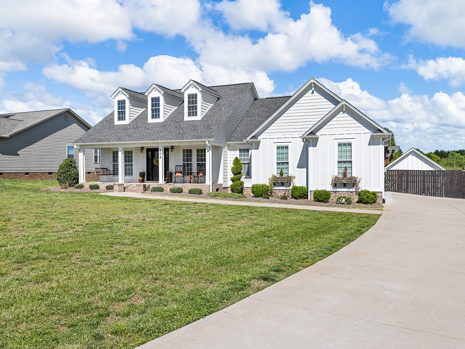 208 Lamp Post Road Inman, SC 29349 - Photo 2 of 34