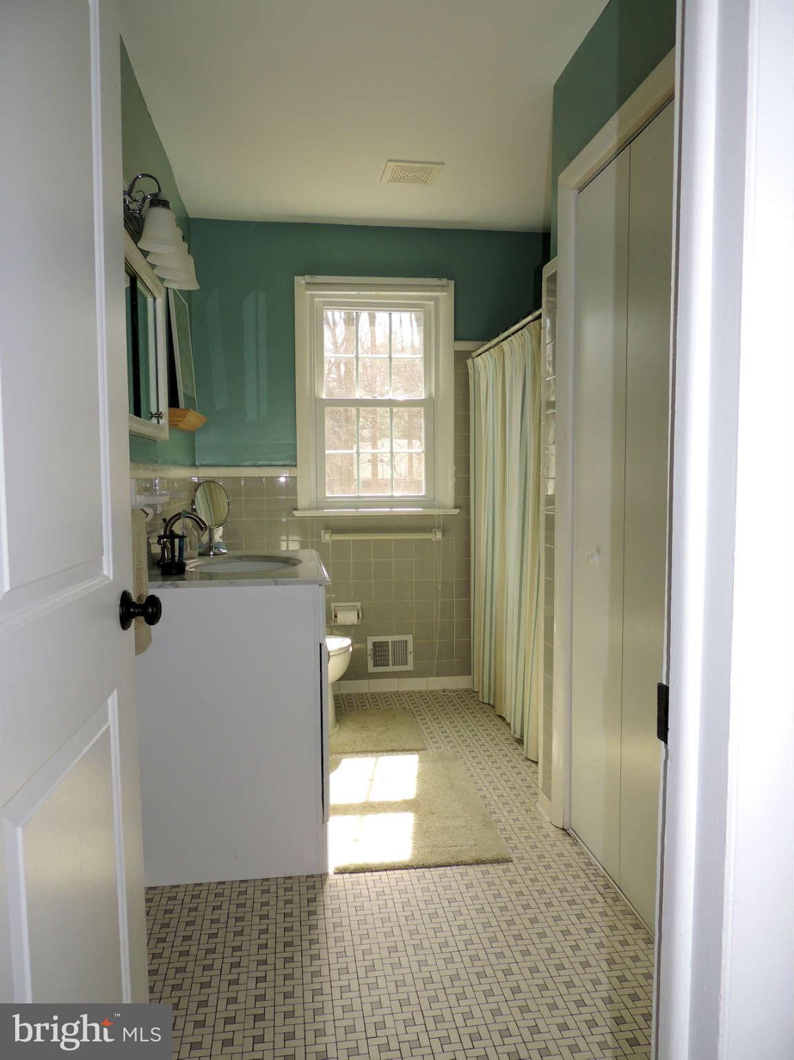 1910 Longmead Road Silver Spring, MD 20906 - Photo 16 of 27 Bath