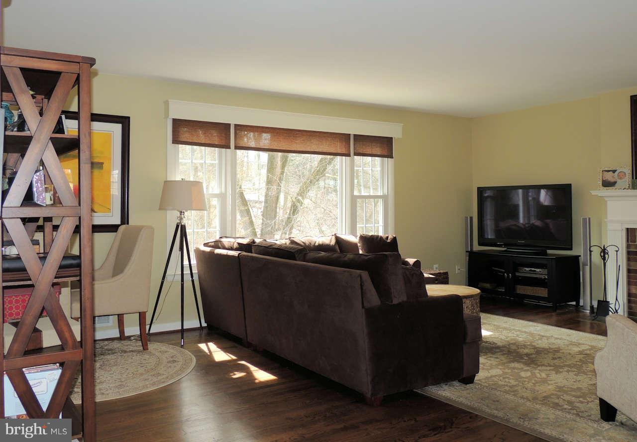 1910 Longmead Road Silver Spring, MD 20906 - Photo 8 of 27 Living Room