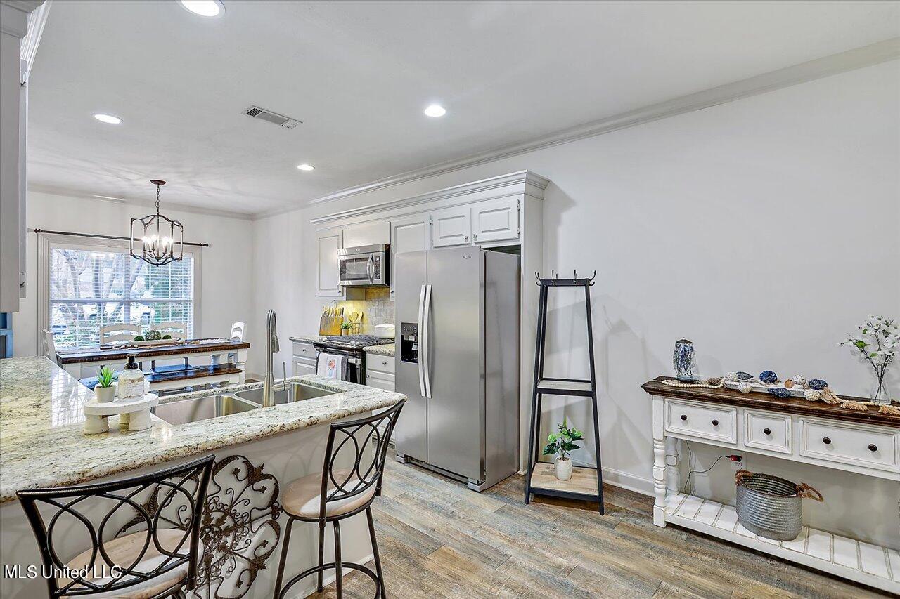 11-148 Commonwealth Ave