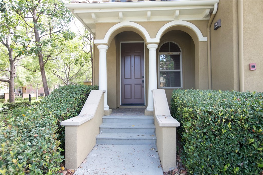 129 Chantilly Irvine, CA 92620 - Photo 3 of 44 Gallery Image 3