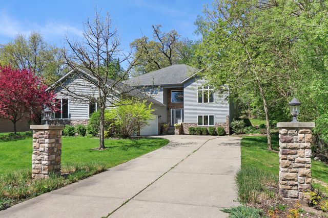 934 Pottawatomi Drive, Fontana, WI 53125