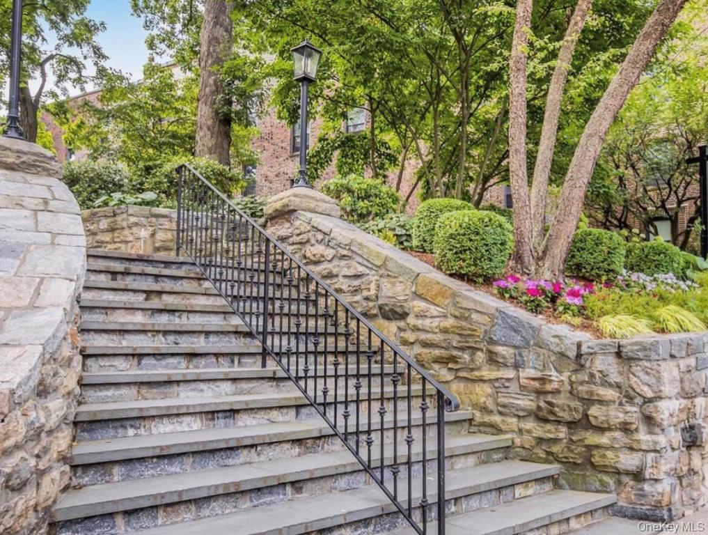 64 Sagamore Road, Unit A6 Bronxville, NY 10708 - Photo 2 of 17