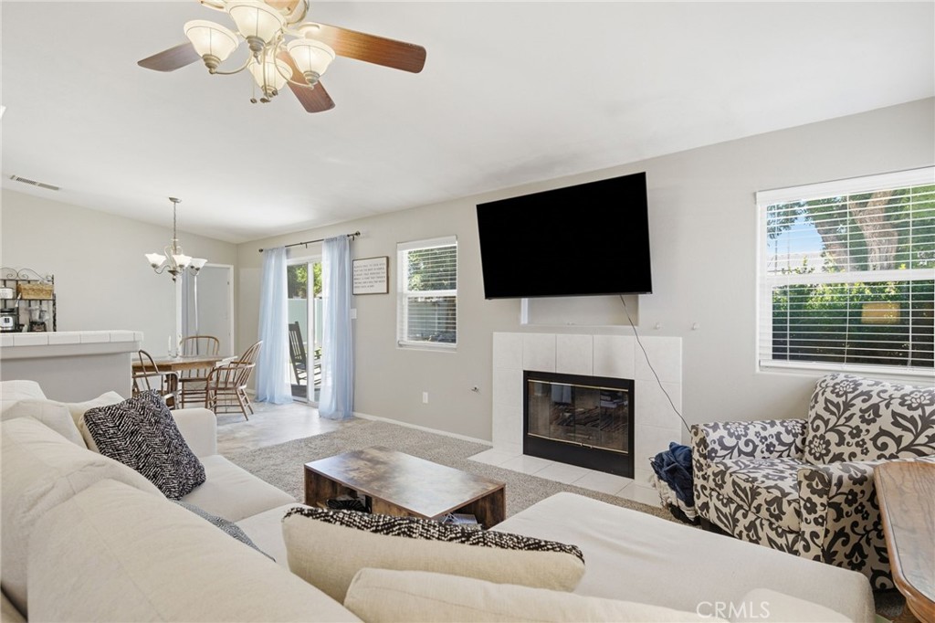 5716 March Meadows Way Bakersfield, CA 93313 - Photo 8 of 47