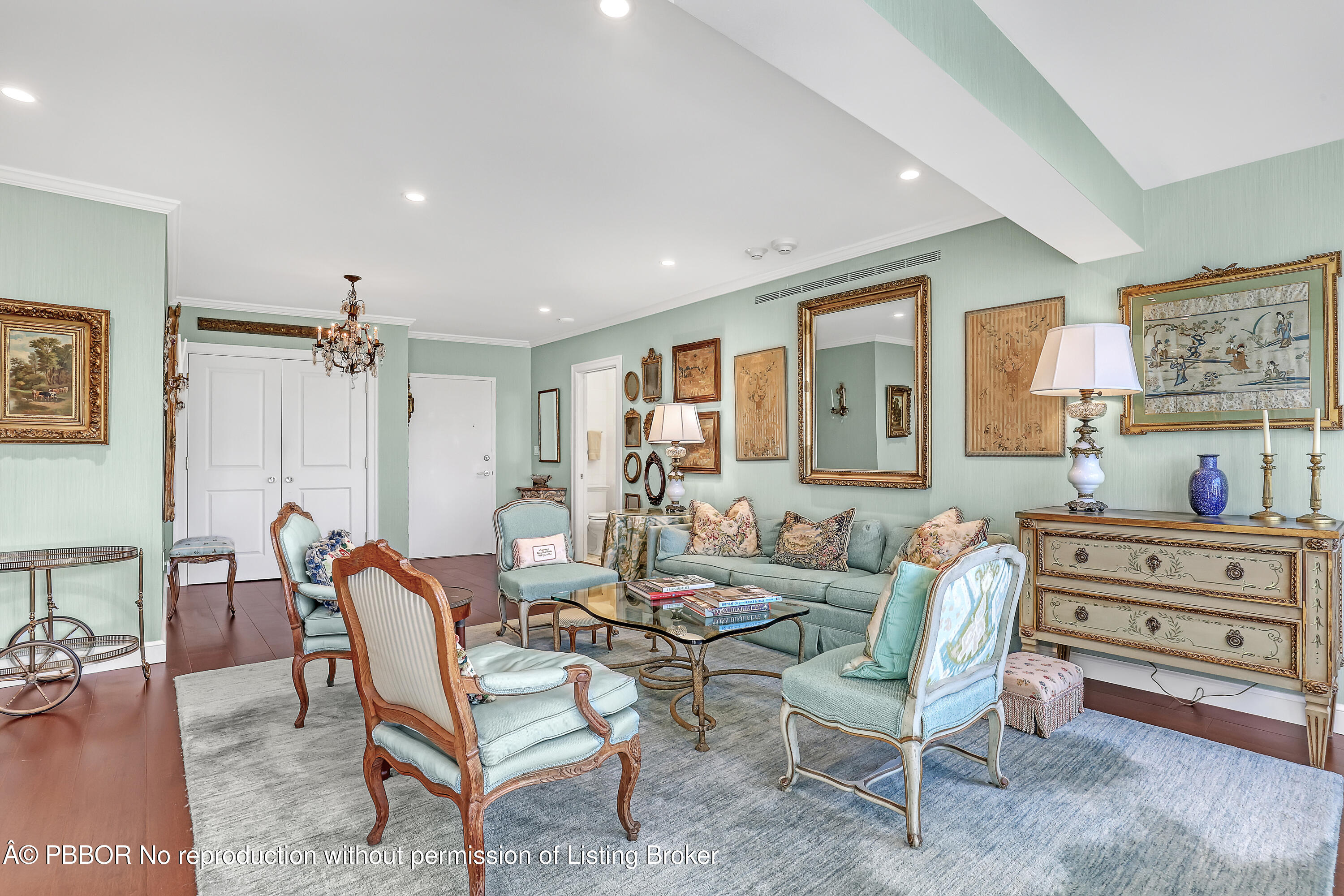 44 Cocoanut Row, Unit 302B Palm Beach, FL 33480 - Photo 5 of 25 Living Room