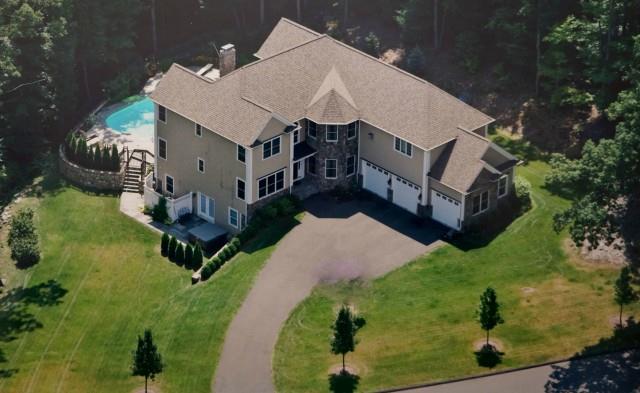 an aerial view of a house having yard