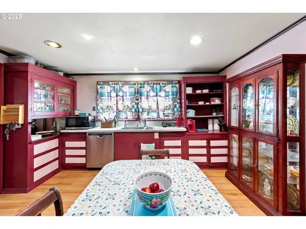 $720,000 | 5320 Royal Avenue, Eugene, OR 97402