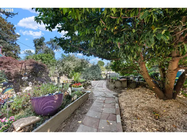 $720,000 | 5320 Royal Avenue, Eugene, OR 97402