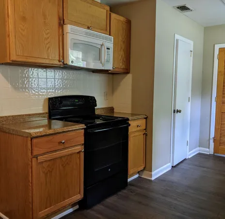 $1,700 | 806 Essex Drive, Tallahassee, FL 32304