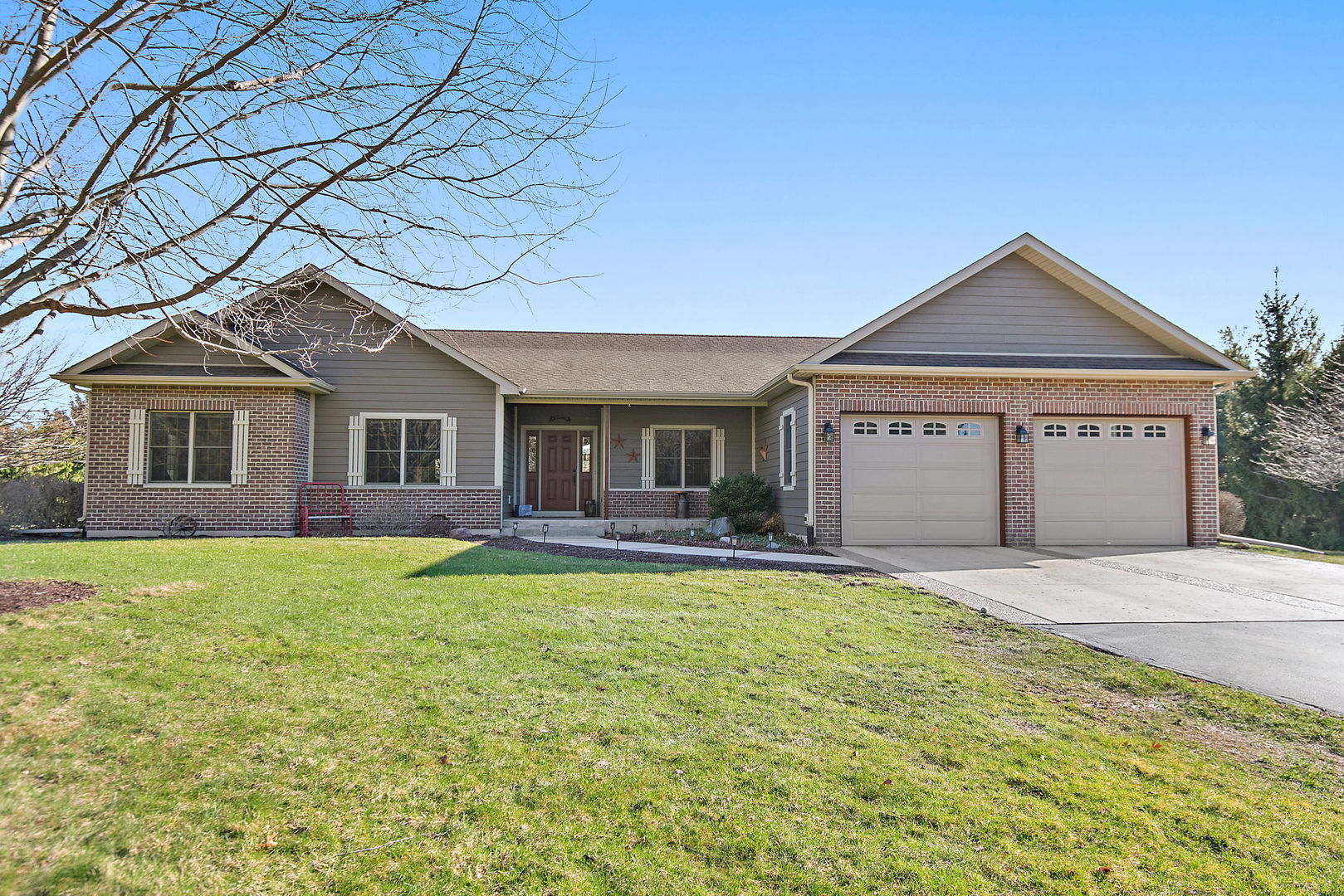 22011 Pringle Drive Marengo, IL 60152 - Photo 2 of 49