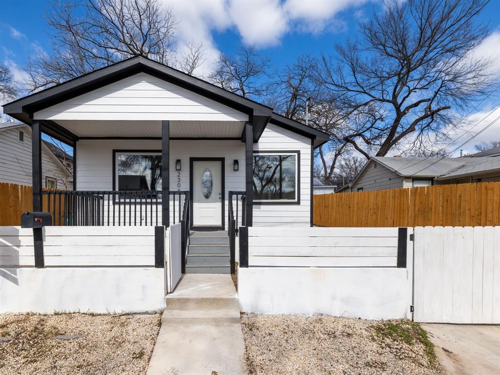 2308 Santa Maria Street Austin, TX 78702 - Photo 2 of 32
