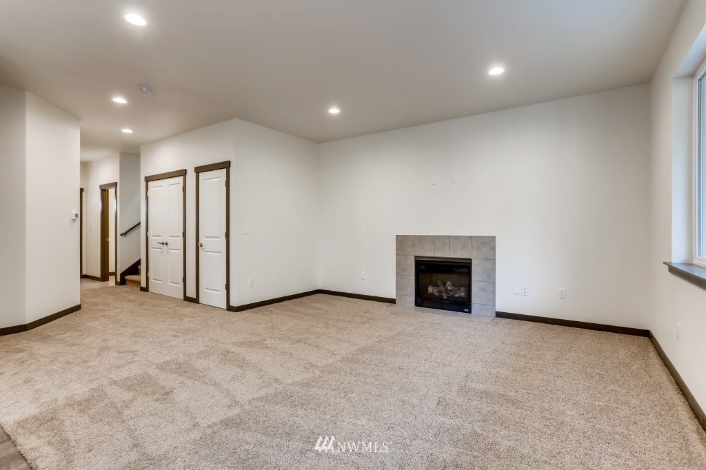 710 Southwest 126th Street Seattle, WA 98146 - Photo 4 of 37 Gallery Image 4