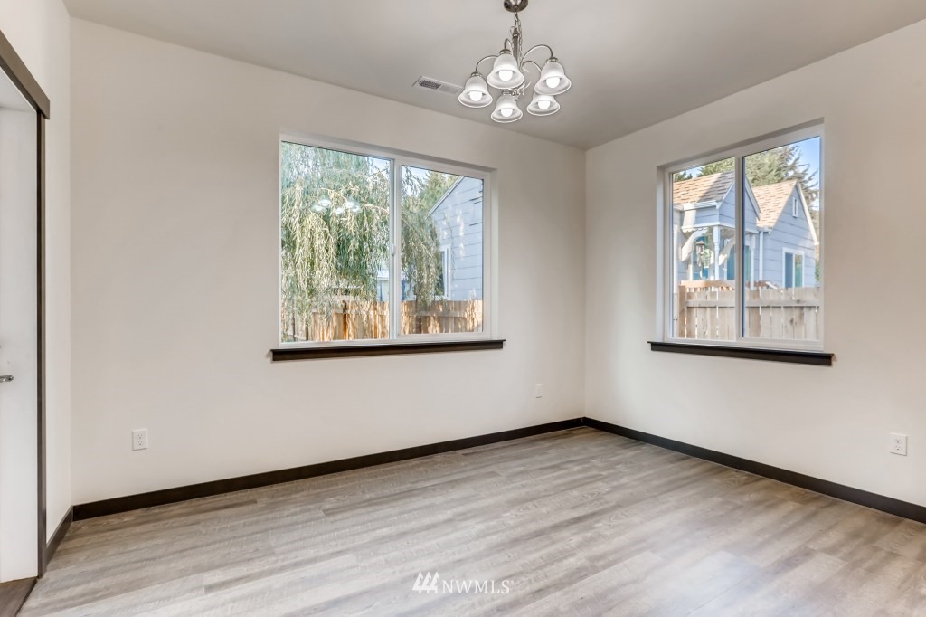 710 Southwest 126th Street Seattle, WA 98146 - Photo 10 of 37 Gallery Image 10