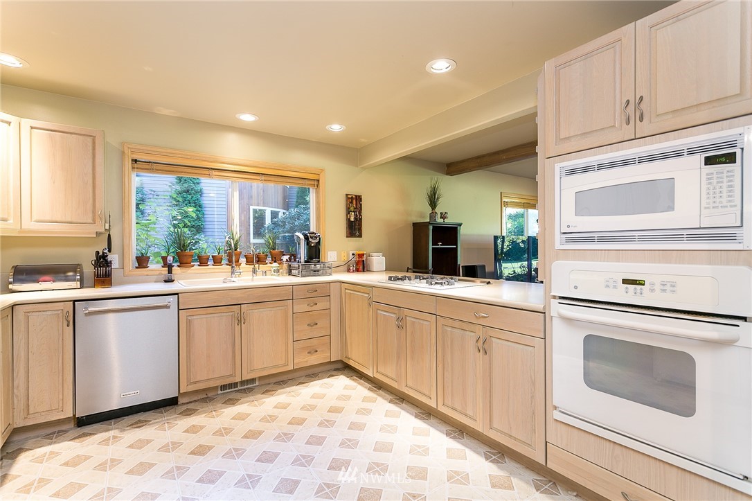 5520 Canvasback Road Blaine, WA 98230 - Photo 11 of 31 a kitchen with granite countertop appliances cabinets and a sink