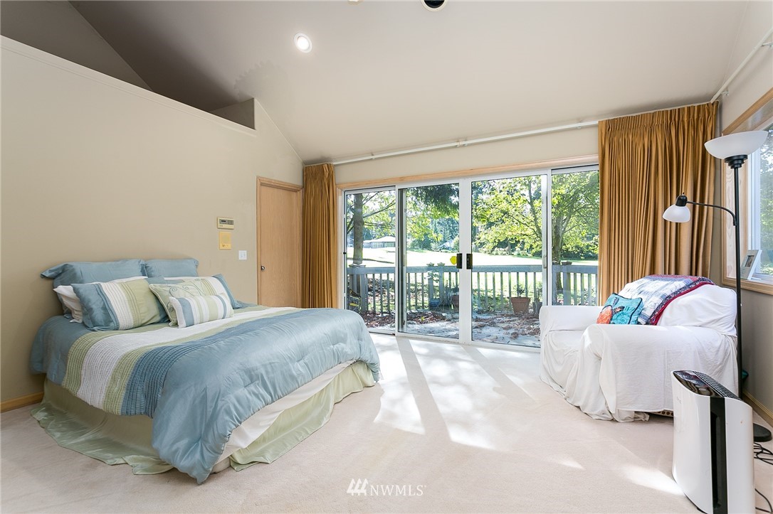 5520 Canvasback Road Blaine, WA 98230 - Photo 15 of 31 a spacious bedroom with a bed and a large window
