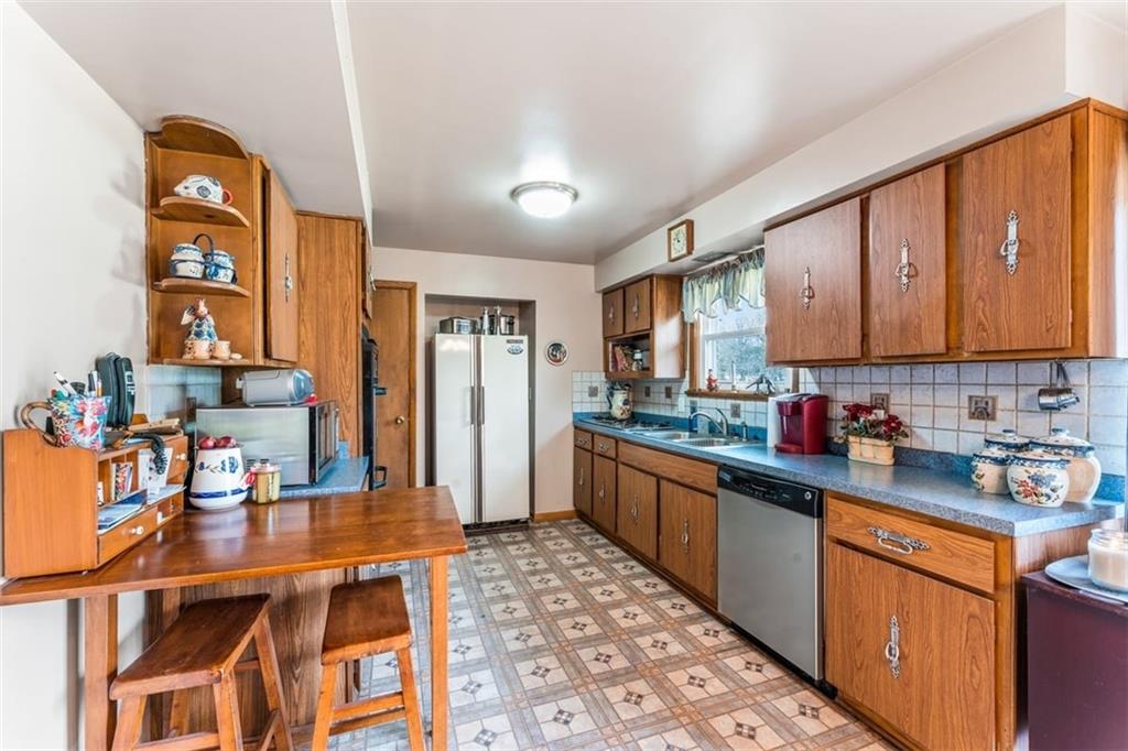3775 Morefield Road Hermitage, PA 16148 - Photo 7 of 21 https
