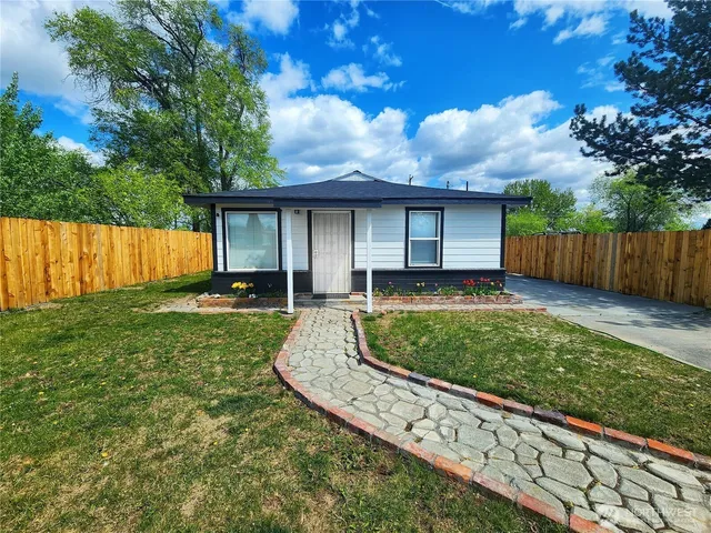 $225,000 | 3021 West Peninsula Drive, Moses Lake, WA 98837