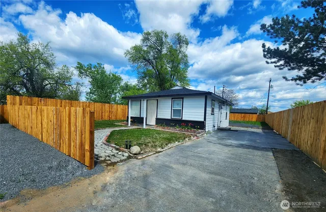 $225,000 | 3021 West Peninsula Drive, Moses Lake, WA 98837