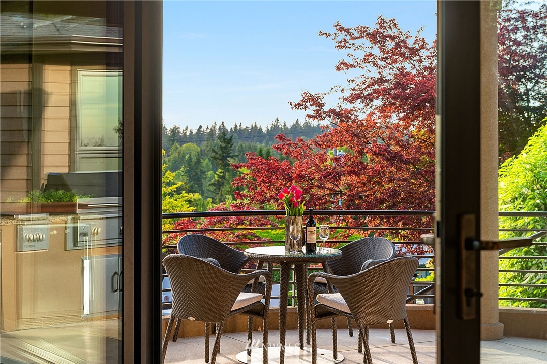 8400 Ridge Road Medina, WA 98039 - Photo 4 of 25 Gallery Image 4