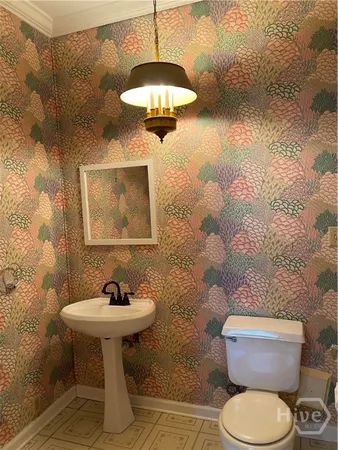 $1,800 | 1240 East Victory Drive, Unit 1, Savannah, GA 31404