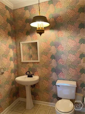 $1,950 | 1240 East Victory Drive, Unit 1, Savannah, GA 31404