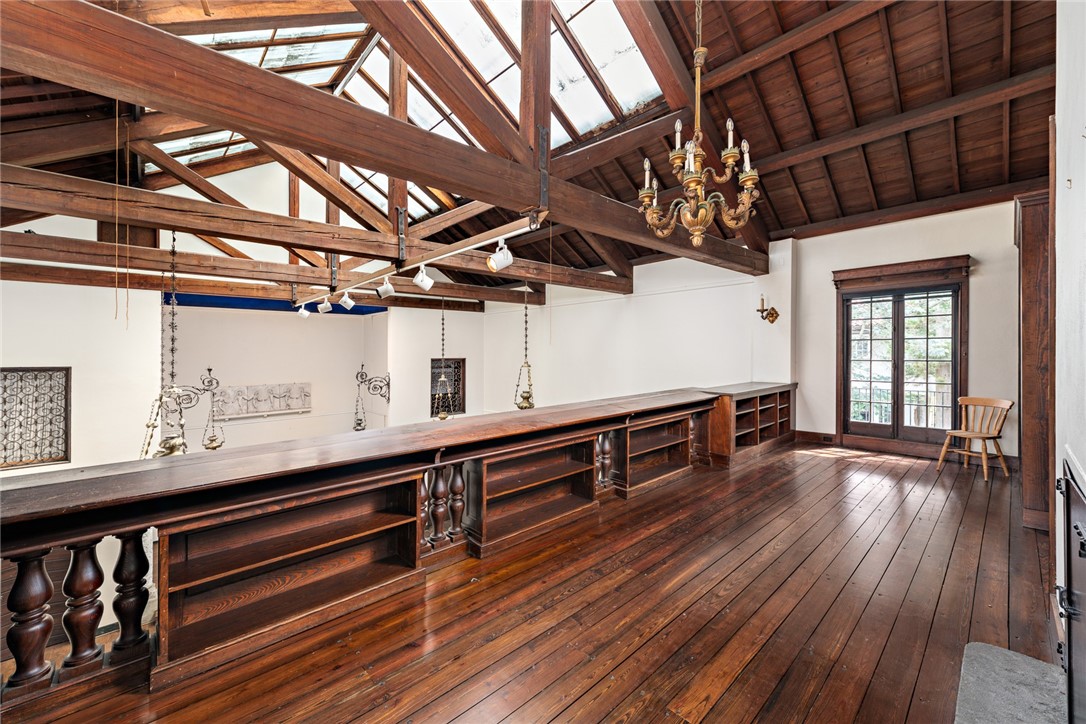 460 Rochambeau Avenue Providence, RI 02906 - Photo 12 of 26 Gallery Image 12