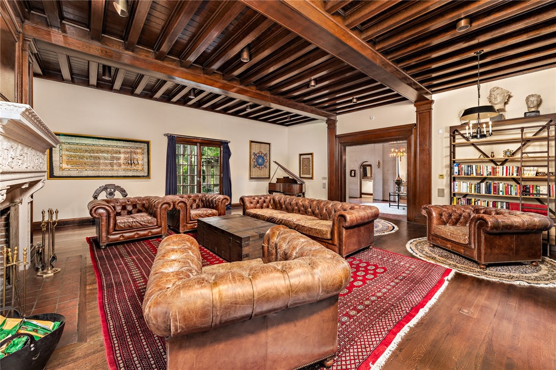 460 Rochambeau Avenue Providence, RI 02906 - Photo 6 of 26 Gallery Image 6