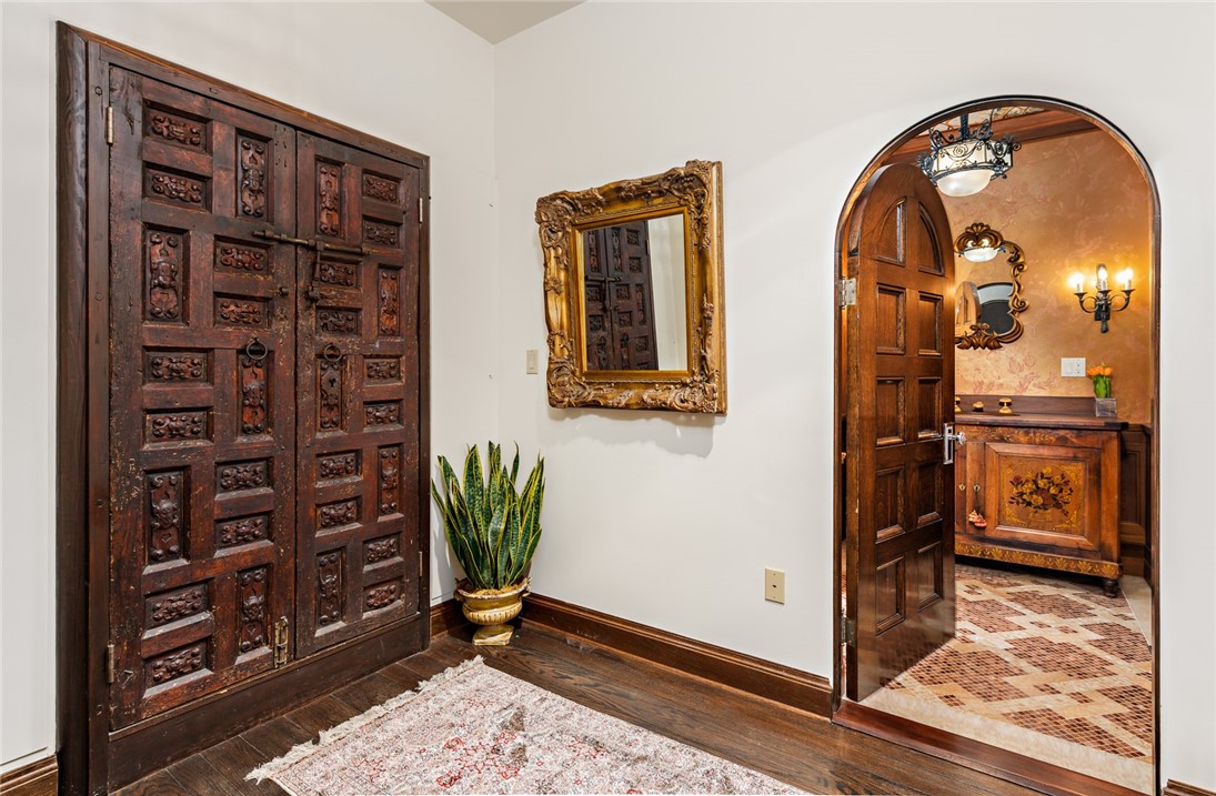 460 Rochambeau Avenue Providence, RI 02906 - Photo 8 of 26 Gallery Image 8