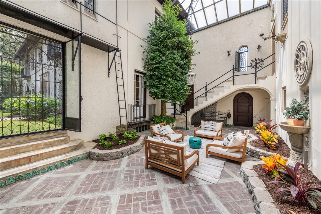 460 Rochambeau Avenue Providence, RI 02906 - Photo 9 of 26 Gallery Image 9