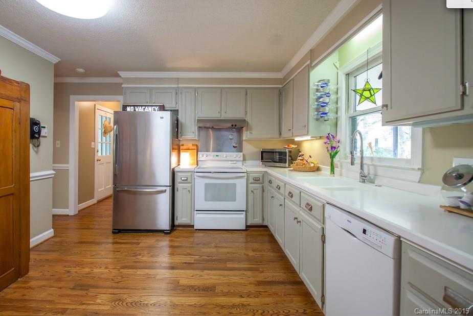 329 Bubbling Well Road, Unit 10 Matthews, NC 28105 - Photo 6 of 23 Gallery Image 6
