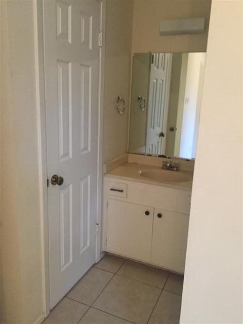 619 West 37th Street, Unit 101 Austin, TX 78705 - Photo 13 of 14 a bathroom with a sink