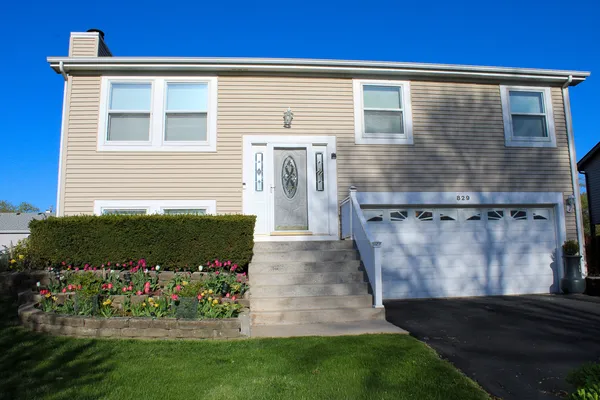 $429,900 | 829 Prairie Avenue, Bartlett, IL 60103
